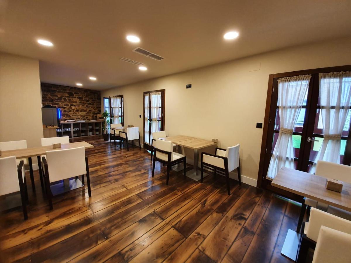Albergue Casa Cuartel A Fonsagrada ภายนอก รูปภาพ