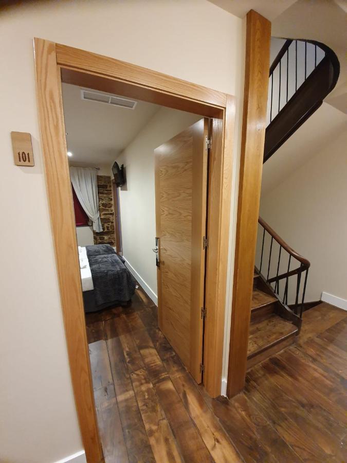 Albergue Casa Cuartel A Fonsagrada ภายนอก รูปภาพ