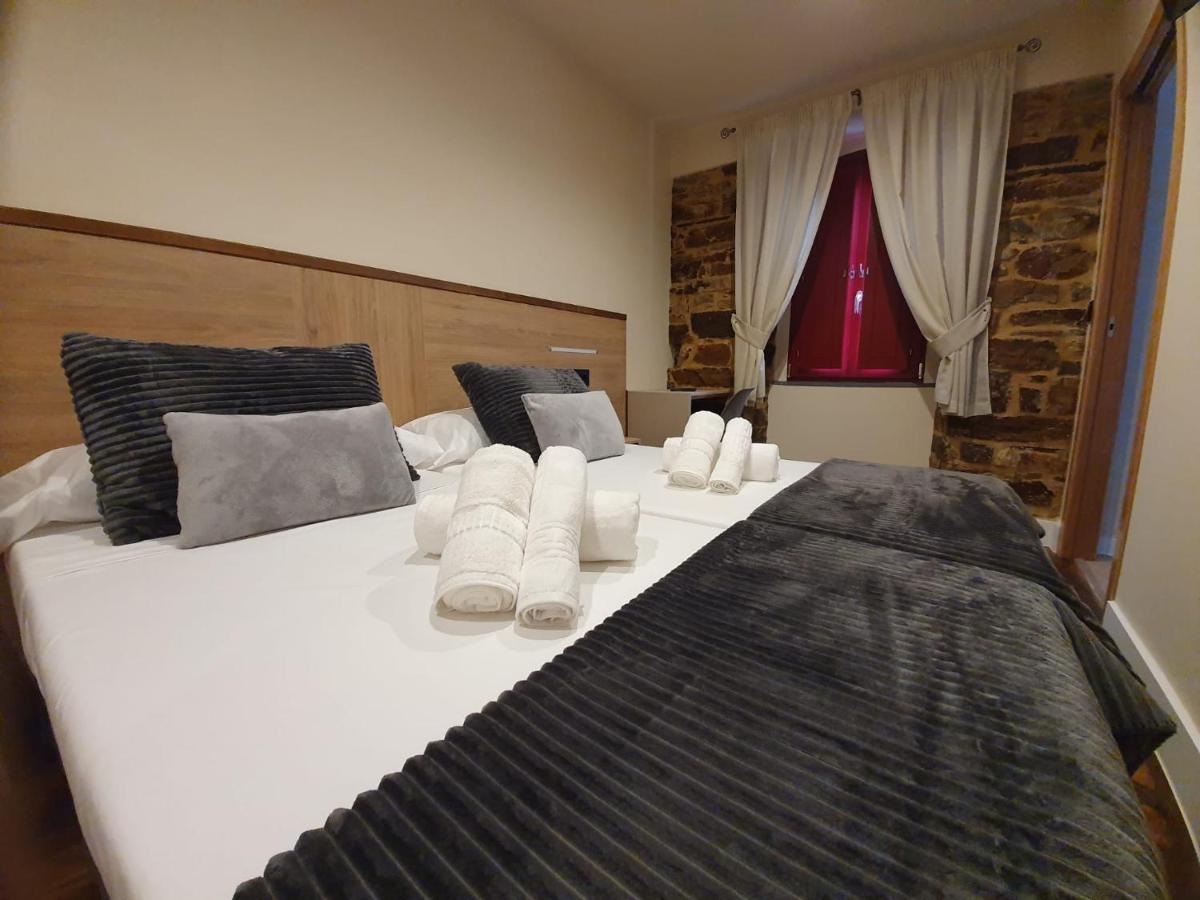 Albergue Casa Cuartel A Fonsagrada ภายนอก รูปภาพ